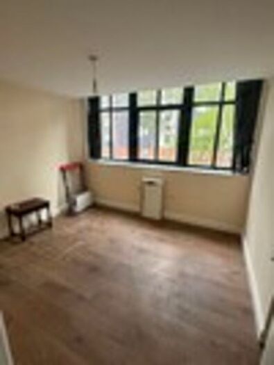 2 Bedroom Flat To Rent In Ednam Court, Ednam Road, Dudley, DY1