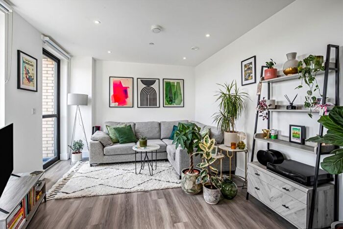 1 Bedroom Flat For Sale In Parkside Avenue, Greenwich, SE10