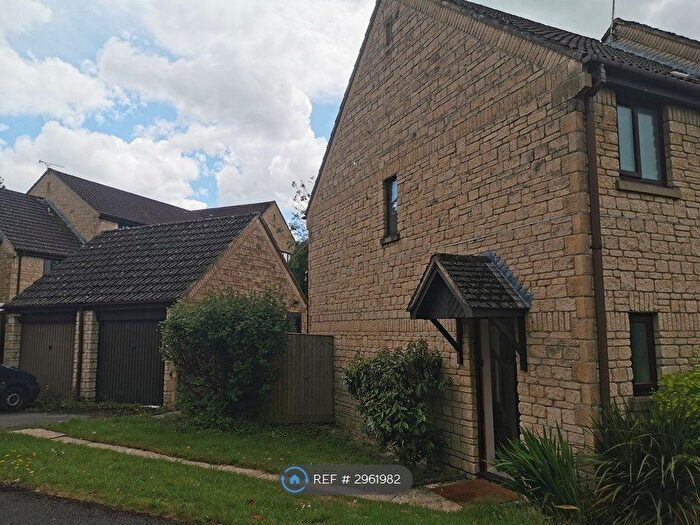 3 Bedroom Semi-Detached House To Rent In Hanstone Close, Cirencester, GL7