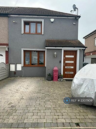 4 Bedroom Semi Detached House To Rent In Granville Avenue, Slough, SL2