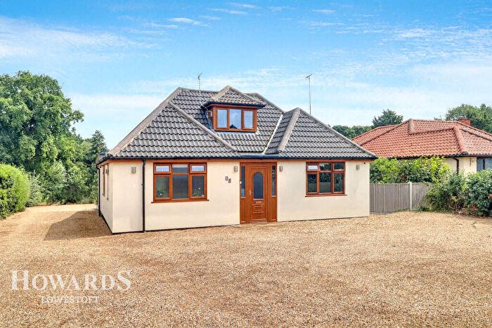 3 Bedroom Detached Bungalow For Sale In Chestnut Avenue, Oulton Broad, NR32