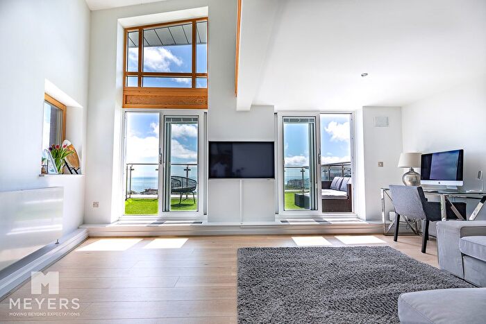 3 Bedroom Flat For Sale In Richmond Hill Drive, Bournemouth, BH2