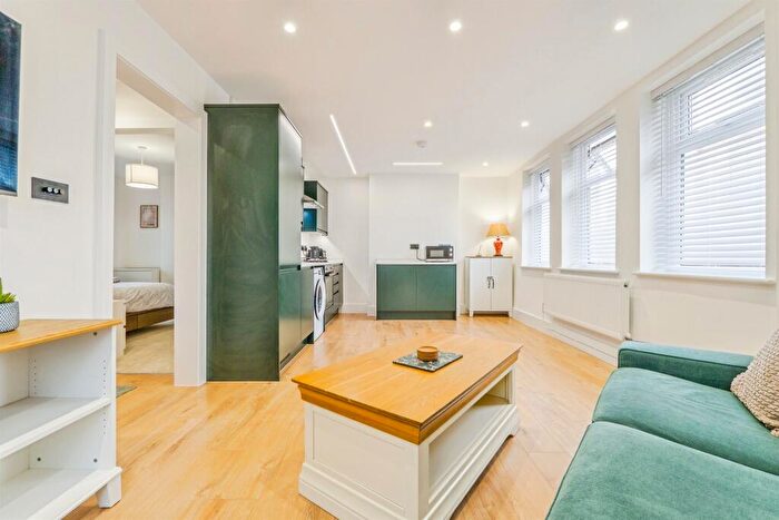 1 Bedroom Apartment For Sale In Fairleigh Road, Cardiff, CF11