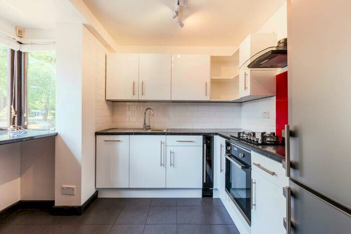 3 Bedroom House To Rent In Vallance Road, Bethnal Green, London, E2