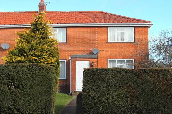 4 Bedroom Semi-Detached House To Rent In Bond Street, Englefield Green, Egham, TW20