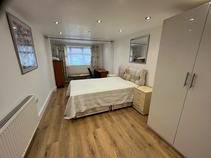 1 Bedroom Flat To Rent In Curtis Road, Whitton, Hounslow, TW4