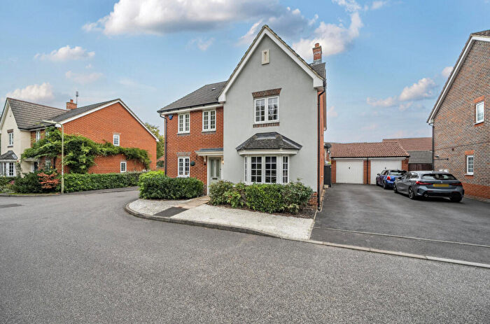 4 Bedroom Detached House For Sale In Woodland Walk, Aldershot, Hampshire, GU12