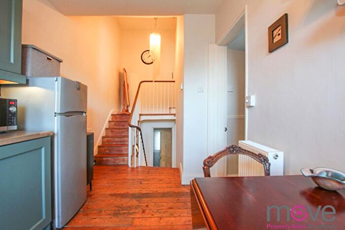 2 Bedroom Apartment For Sale In Top Floor Flat, High Street, GL50