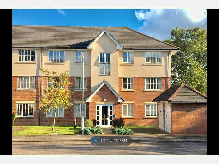 2 Bedroom Flat To Rent In Addison Court, Epping, CM16