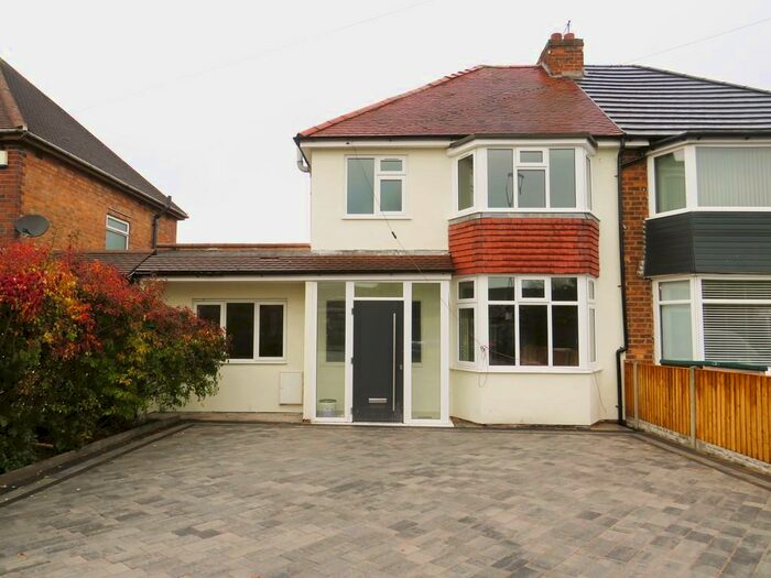 3 Bedroom Semi-Detached House To Rent In Cooks Lane, Fordbridge, B37