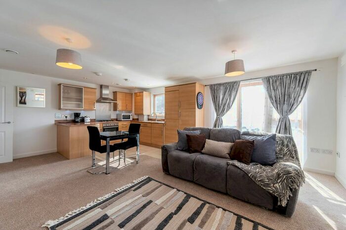 2 Bedroom Flat To Rent In Carshalton Road, Sutton, Carshalton, SM5