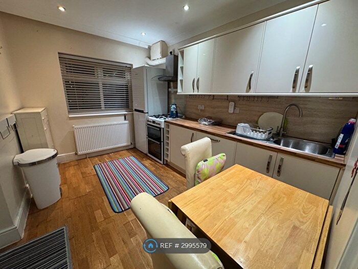 Studio To Rent In Leesons Hill, Orpington, BR5