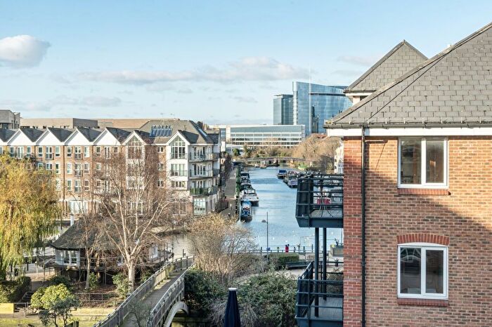 2 Bedroom Flat For Sale In Booth House, High Street, TW8