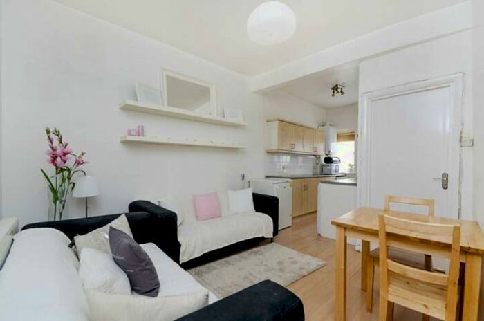 1 Bedroom Flat To Rent In Waldram Crescent, London, SE23