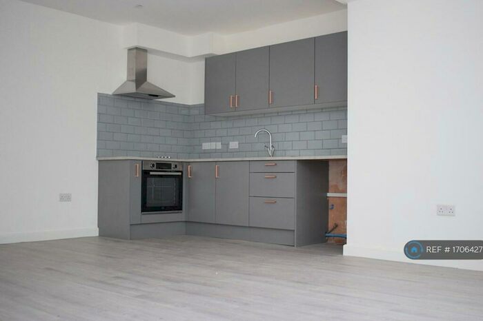 4 Bedroom Terraced House To Rent In Hilldene Avenue, Romford, RM3