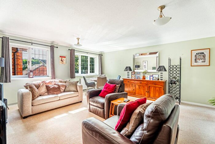 2 Bedroom Apartment For Sale In Havercroft Close, St. Albans, Hertfordshire, AL3