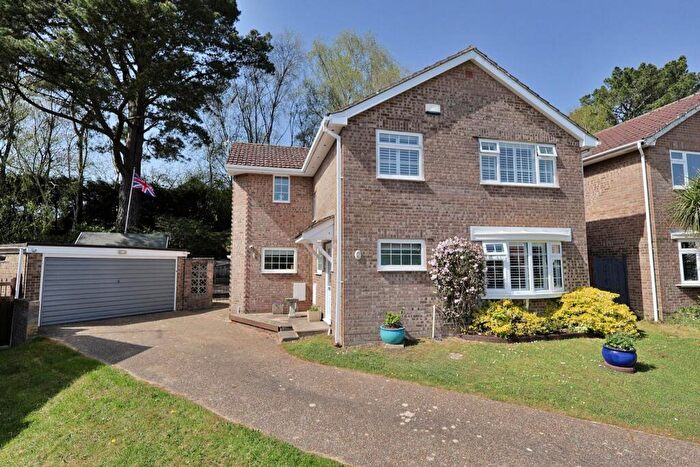 5 Bedroom Detached House For Sale In Lytchett Drive, Broadstone, BH18