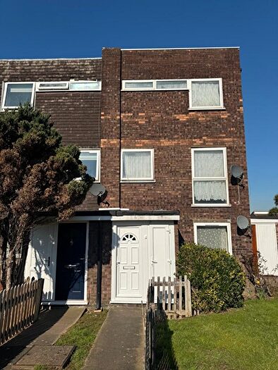 2 Bedroom Maisonette For Sale In Tanhurst Walk, London, SE2