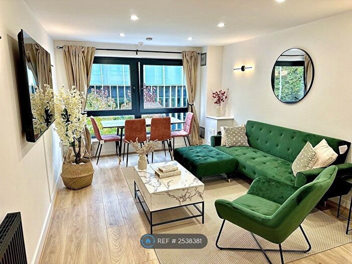 1 Bedroom Flat To Rent In Oxford Road, Manchester, M1