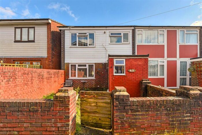 3 Bedroom Terraced House For Sale In Flexford Gardens, Havant, PO9