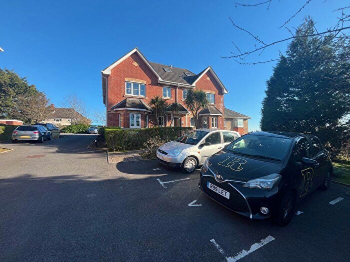 2 Bedroom Flat To Rent In Albert Road, Parkstone, BH12