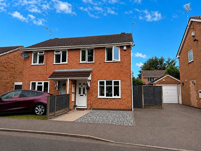 3 Bedroom Semi-Detached House For Sale In Kenny Close, Whetstone, Leicester, LE8