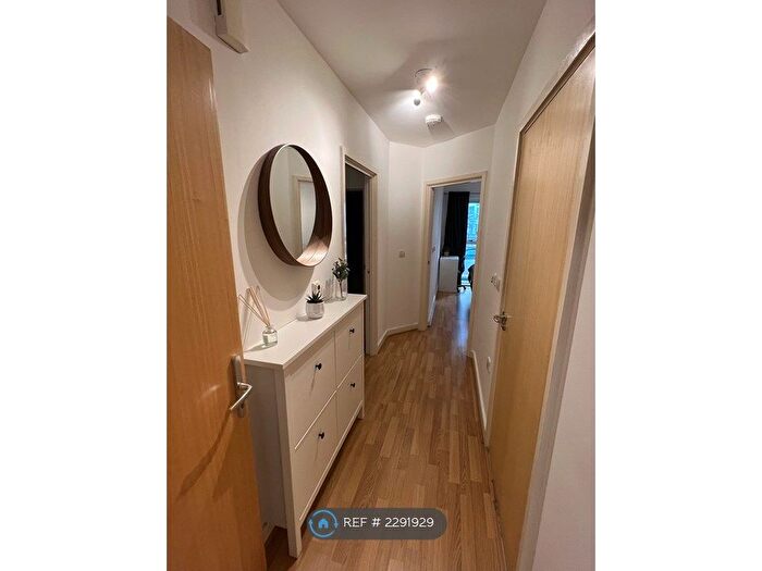 2 Bedroom Flat To Rent In Point Pleasant, London, SW18