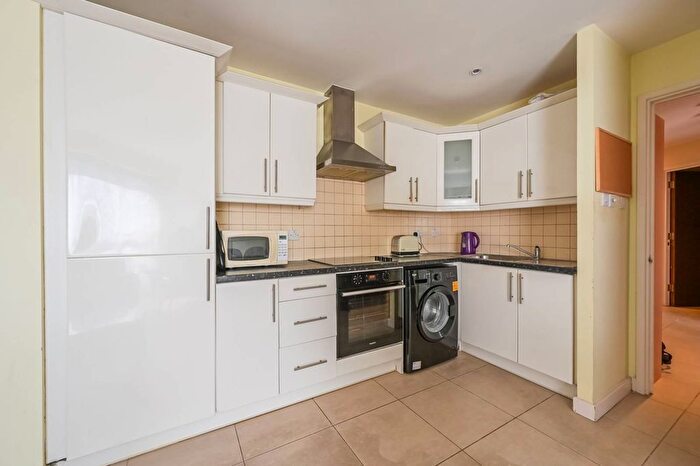 2 Bedroom Flat For Sale In High Road, Wood Green, London, N22