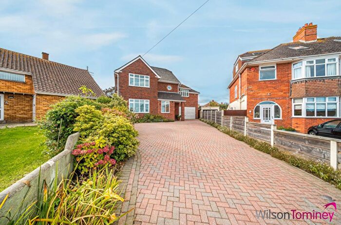 5 Bedroom Detached House For Sale In Broadmeadow Road, Weymouth, DT4