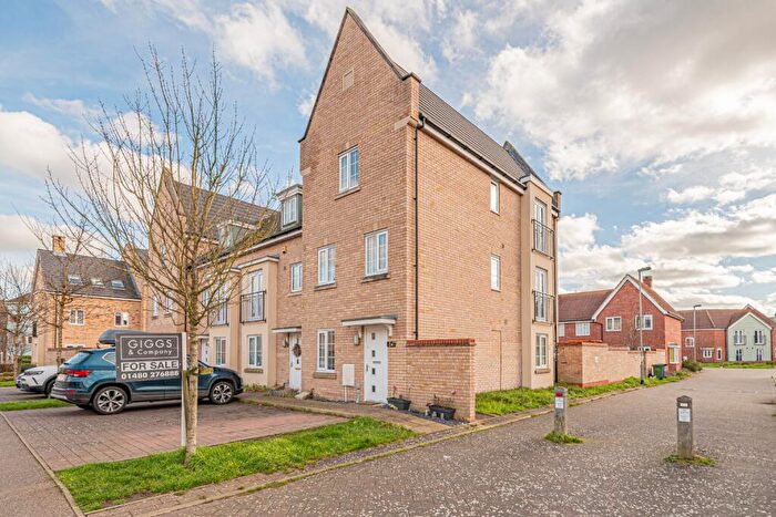 4 Bedroom Semi-Detached House For Sale In Buttercup Avenue, Eynesbury, St. Neots, Cambridgeshire, PE19