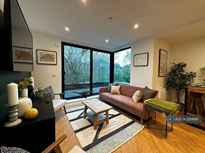 2 Bedroom Flat To Rent In North Road, Poole, BH14