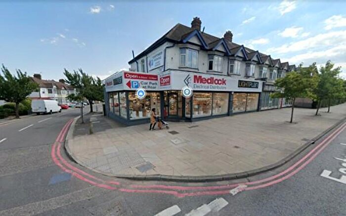 1 Bedroom Flat To Rent In Eastern Avenue, Newbury Park, Essex, IG2