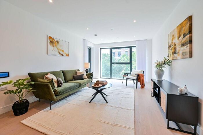 2 Bedroom Flat For Sale In Belfield Mansions, Elephant And Castle, London, SE17