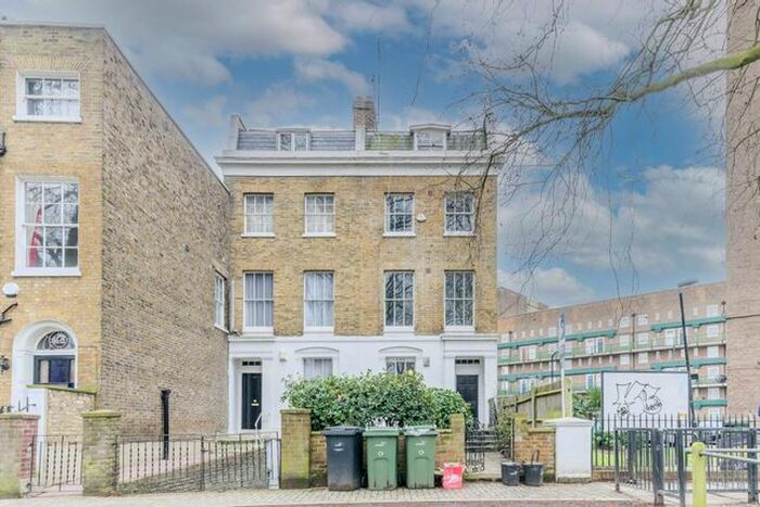 1 Bedroom Flat For Sale In Clapham Common South Side, Clapham Common South Side, London, SW4