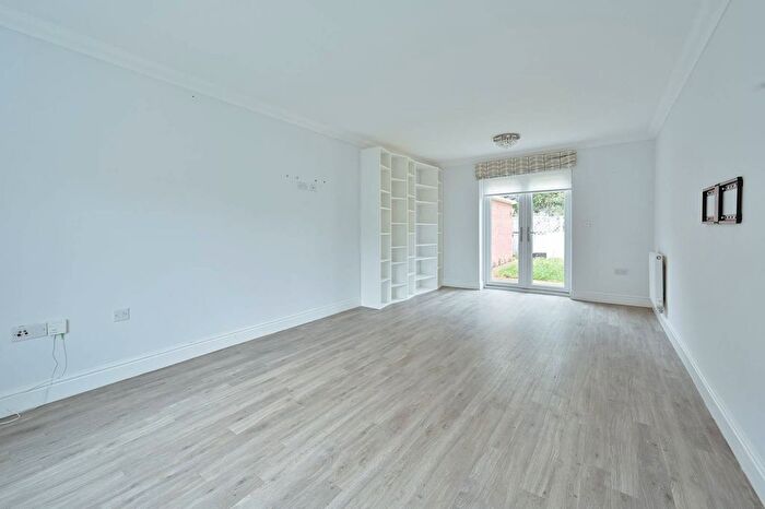 4 Bedroom Detached House To Rent In Wright Close, Bushey, WD23