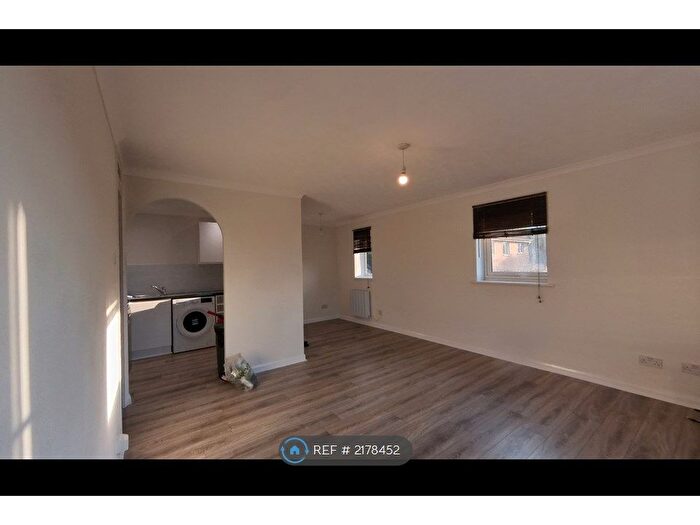 2 Bedroom Flat To Rent In Broome Way, Banbury, OX16