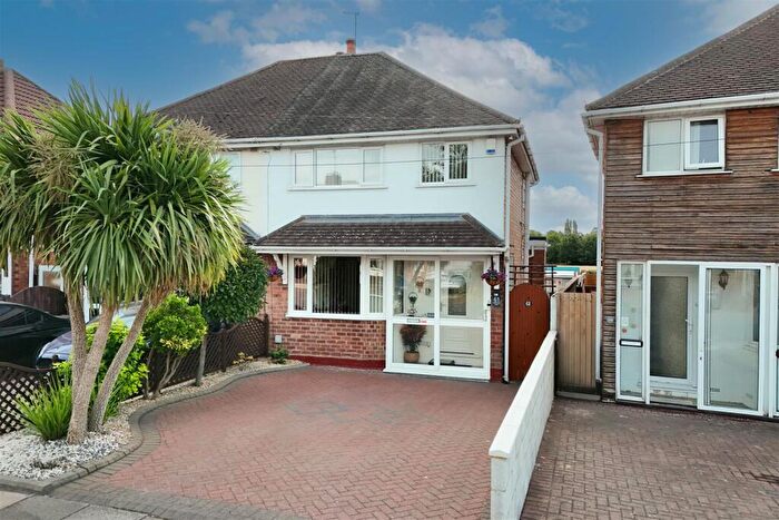 3 Bedroom Semi-Detached House For Sale In Chaffcombe Road, Sheldon, Birmingham, B26