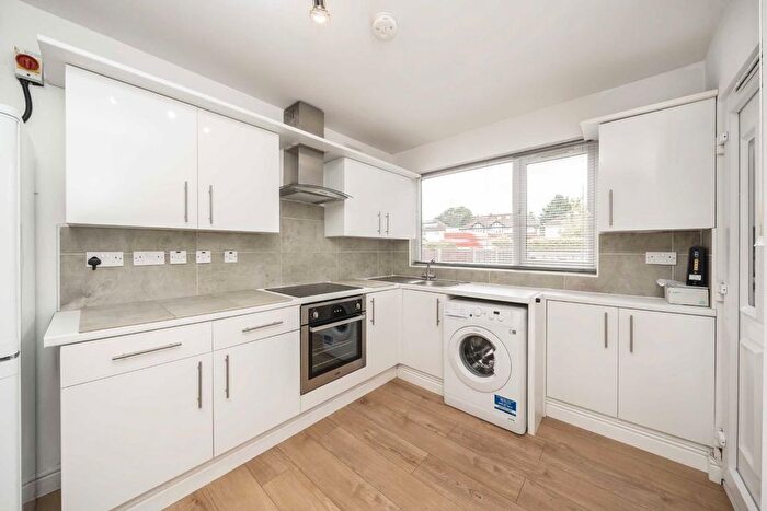 3 Bedroom Flat To Rent In Robin Hood Way, London, SW15