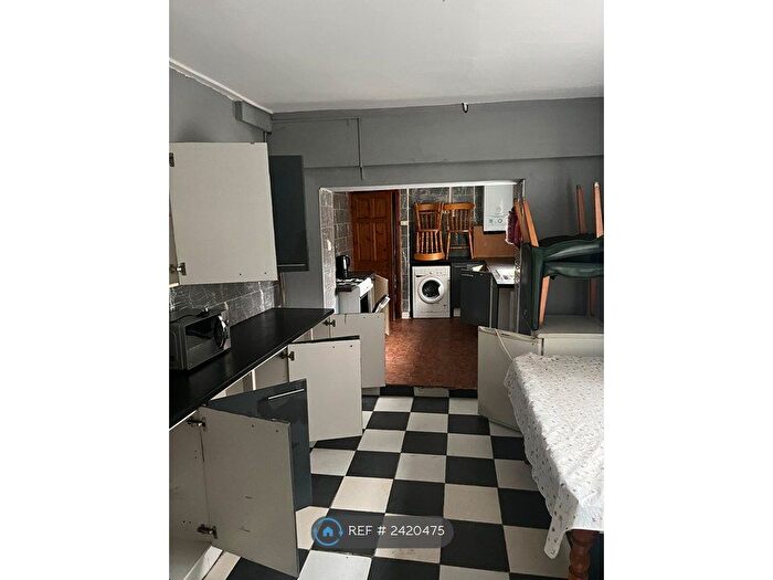 5 Bedroom Semi-Detached House To Rent In Crossley Terrace, Newcastle Upon Tyne, NE4