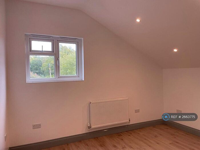 2 Bedroom Flat To Rent In Clay Hill, Beenham, Reading, RG7