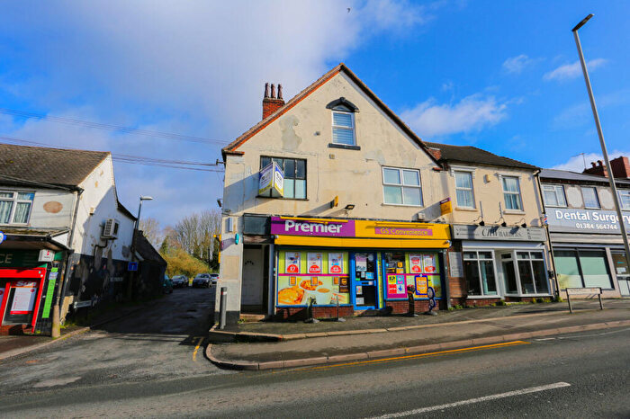 1 Bedroom Flat To Rent In Windmill Hill, - Workshop At Rear, Halesowen, West Midlands, B63