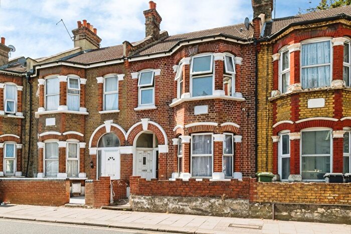 2 Bedroom Flat For Sale In Fanshawe Avenue, Barking, IG11