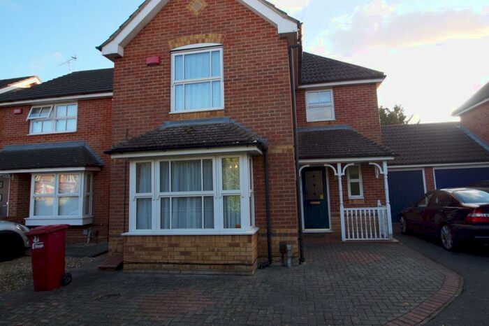 3 Bedroom House To Rent In Gowings Green, SL1
