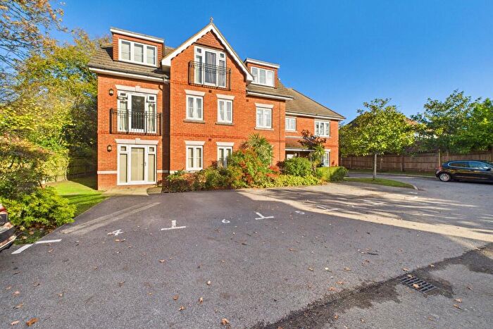 2 Bedroom Apartment For Sale In Reading Road, Winnersh, Wokingham, Berkshire, RG41