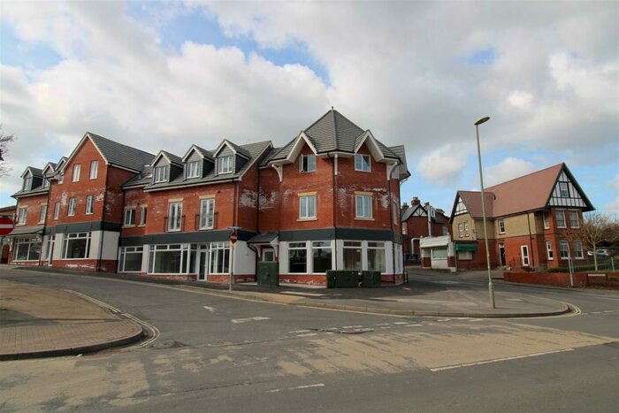 2 Bedroom Flat To Rent In Station Road, Park Gate, Southampton, SO31