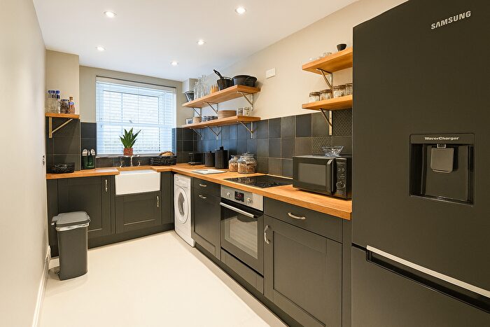 1 Bedroom Flat To Rent In Woodford Road, London, E18