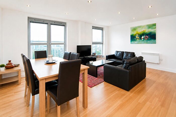3 Bedroom Apartment To Rent In Balmes Road, London, N1