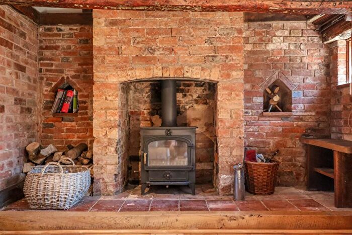 3 Bedroom Cottage For Sale In The Square, Long Itchington, Southam, CV47
