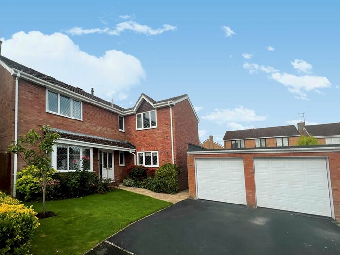 4 Bedroom Detached House For Sale In Audley Close, Grange Park, Swindon, SN5