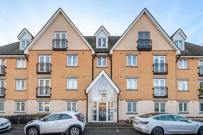 2 Bedroom Flat For Sale In Langley House, Beavers Lane, Hounslow, TW4